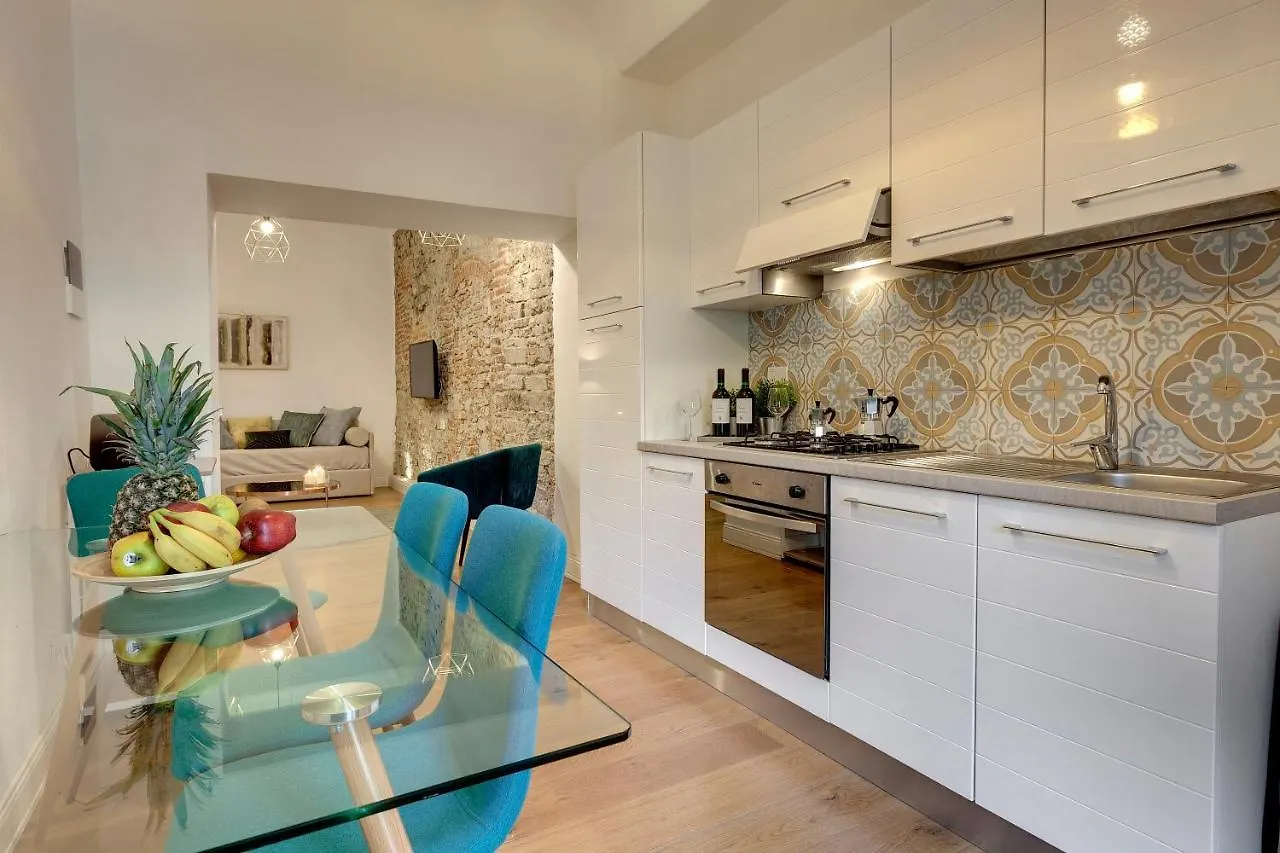 Corinne Apartment By Mamo Florencia