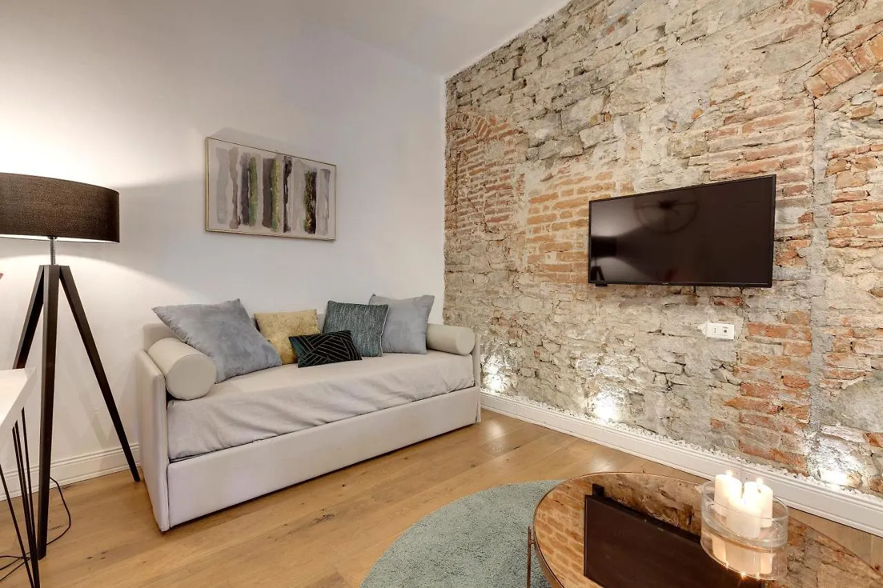 Corinne Apartment By Mamo Florencia