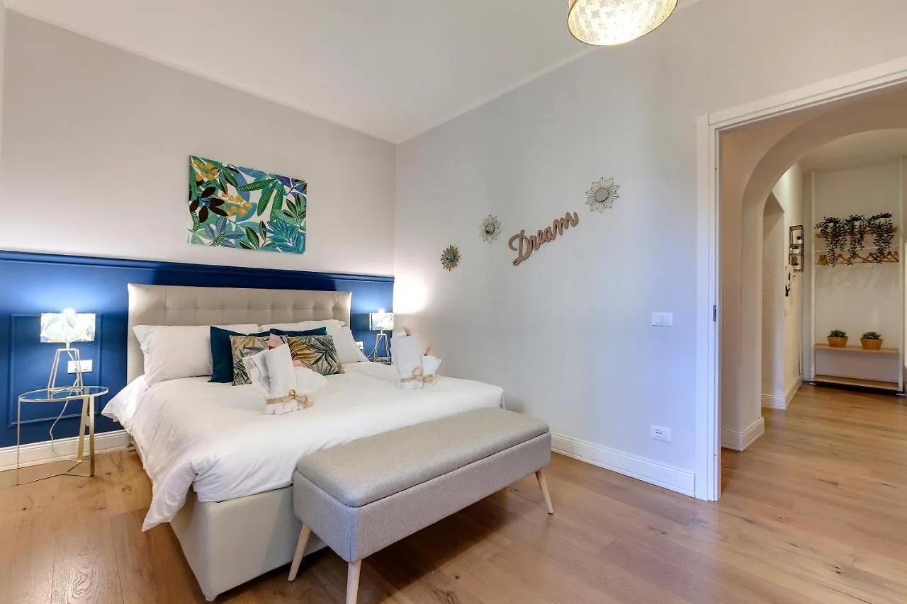 Corinne Apartment By Mamo Florencia Italia